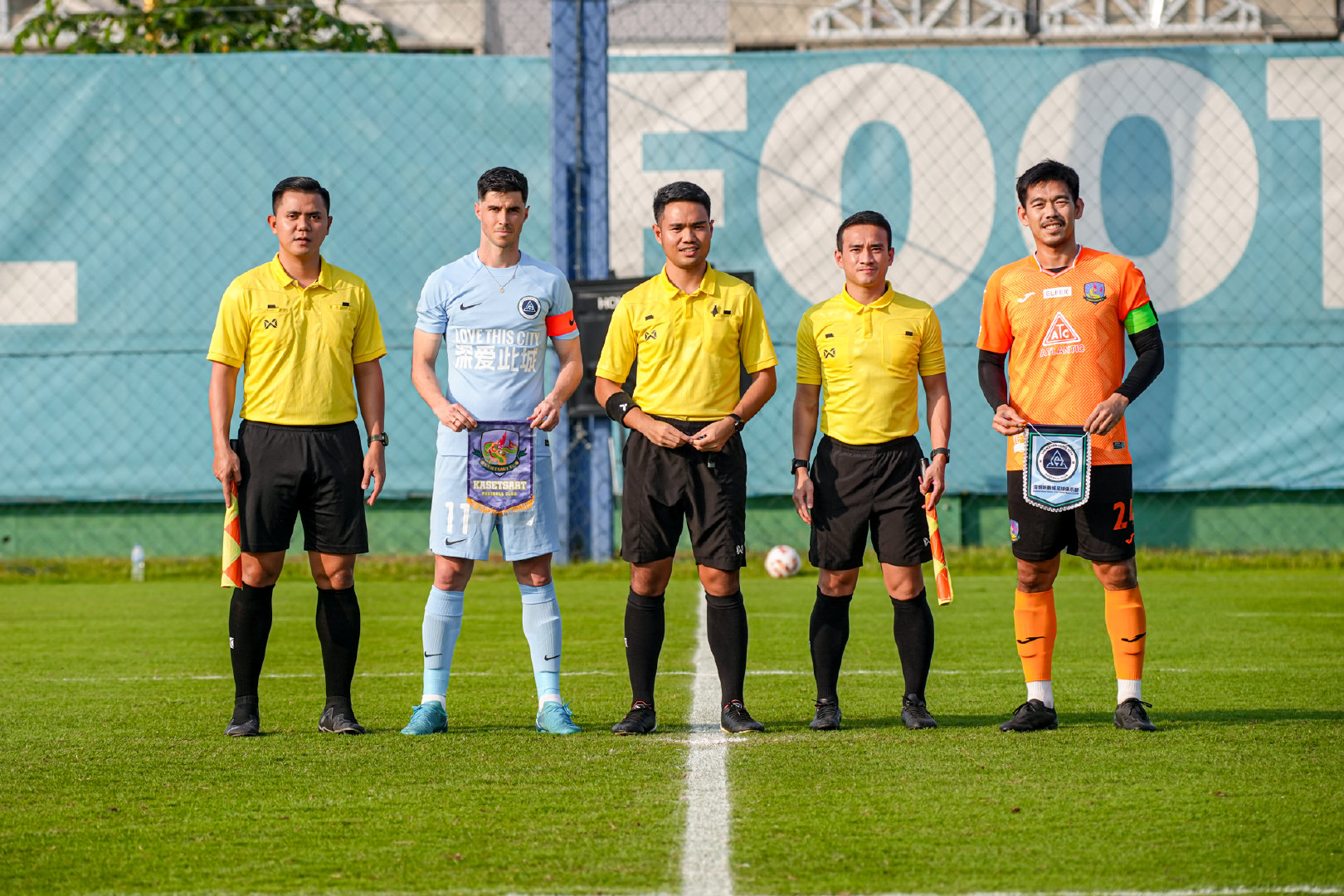 深圳新鵬城4-0戰(zhàn)勝泰甲球隊(duì)泰國農(nóng)業(yè)大學(xué)，取曼谷冬訓(xùn)首勝